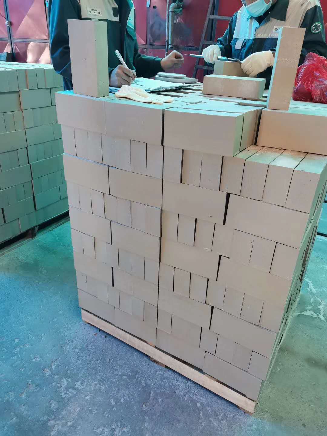 65厚耐酸磚今年處于一直是缺貨狀態(tài)，而且價(jià)格高，那么為什么會(huì)出現(xiàn)這種情況